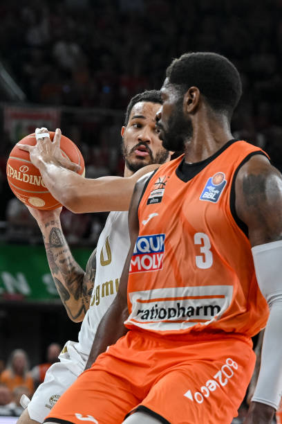 成为球队内 成为球队内